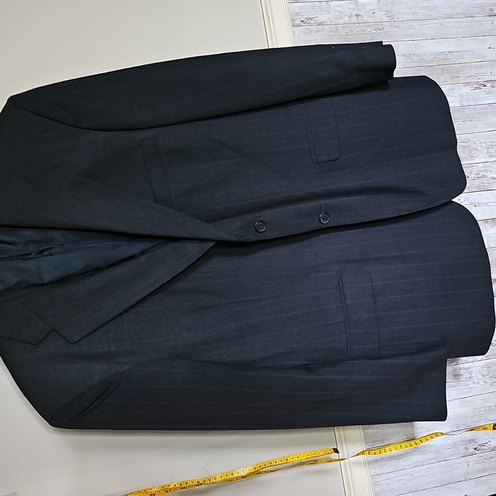 H4🔹️Towncraft Charcoal Pinstripe Men's Blazer